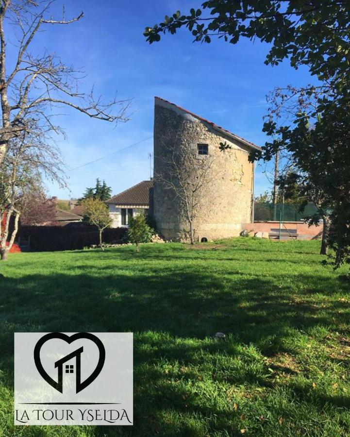 Holiday home L'insolite Et Medievale Tour Yselda Saint-Pourcain-sur-Sioule