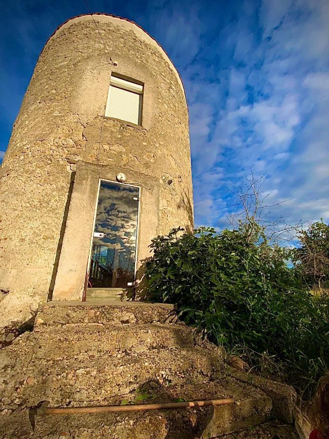 L'insolite Et Medievale Tour Yselda Holiday home Saint-Pourcain-sur-Sioule