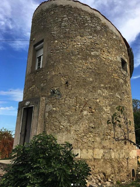 Holiday home L'insolite Et Medievale Tour Yselda *